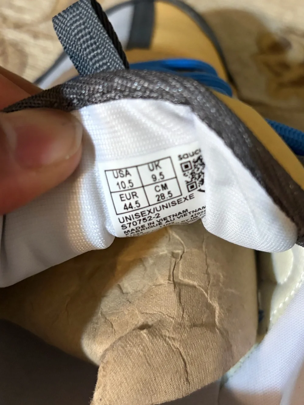 Saucony Men's Blue Yellow and Tan Retro Runner Sneaker No Original Box